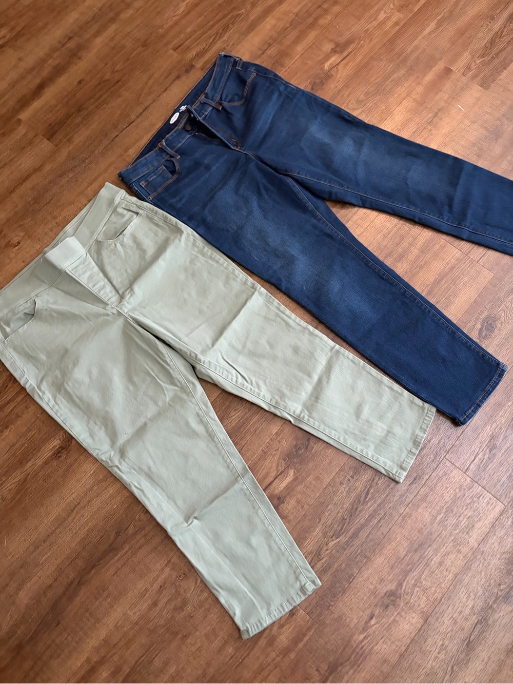 Old Navy Slim Straight Jeans (12) + Gloria Vanderbilt Slimming Pants (14) ✨